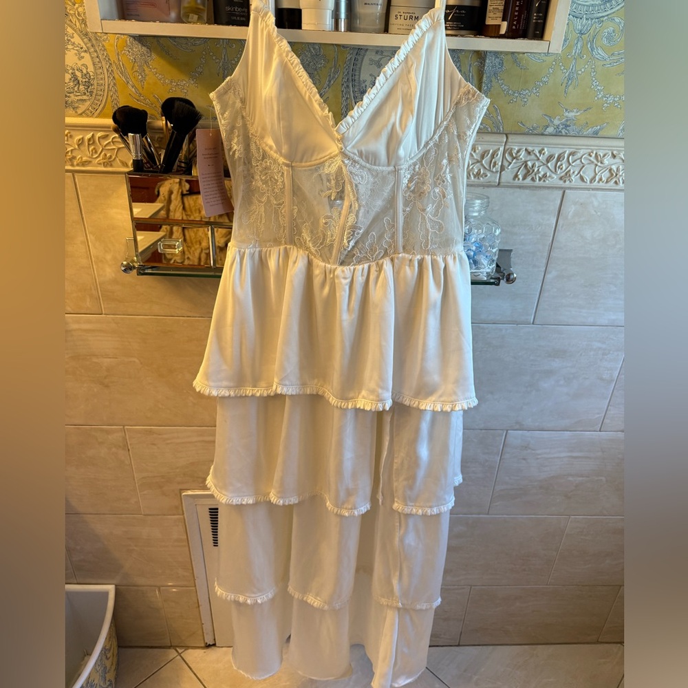 V. Chapman White Lace Tiered Wedding Dress - Picture 3 of 7